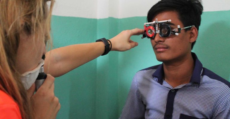 17.11.16 Panorama Local – Ana Muñoz Multiopticas en Nepal
