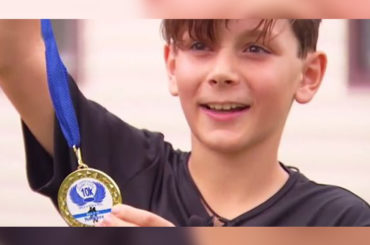 Noticias Curiosas | Niño gana maratón por equivocación