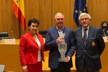 El Congreso de los Diputados recibe el Trofeo de la Solheim Cup 2023 que se celebrará en Casares