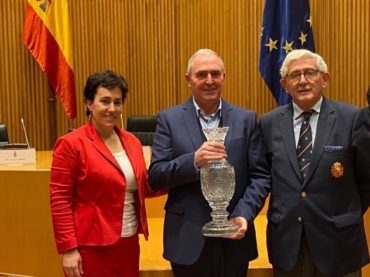 El Congreso de los Diputados recibe el Trofeo de la Solheim Cup 2023 que se celebrará en Casares