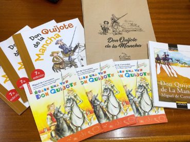 Casares regala ejemplares de El Quijote a los alumnos del municipio por el Día del Libro