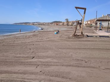 Las playas de Casares recuperan la normalidad de cara a Semana Santa