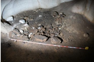 Denuncian expolios en el yacimiento arqueológico de la Cueva del Gran Duque