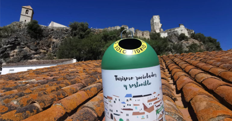 Radio Casares sortea dos mini iglús verdes para incentivar el reciclado de vidrio