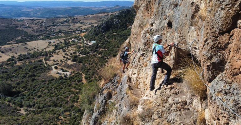 Casares promociona sus vías ferratas con recorridos guiados gratuitos