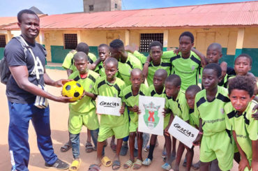 <strong>La Unión Deportiva dona material deportivo y escolar en Gambia</strong>
