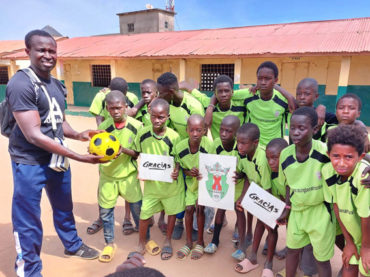 <strong>La Unión Deportiva dona material deportivo y escolar en Gambia</strong>