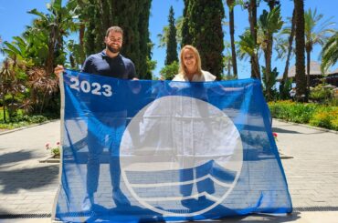 <strong>Casares recibe la Bandera Azul que ondeará este verano en Playa Ancha</strong>