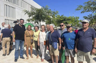 <strong>Casares se suma a concentración contra el cierre de los quirófanos en el Hospital de Estepona</strong>