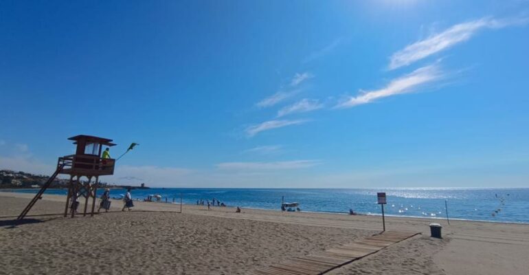 <strong>El servicio de Socorrismo y vigilancia realiza más de 140 actuaciones en las playas de Casares durante el verano</strong>