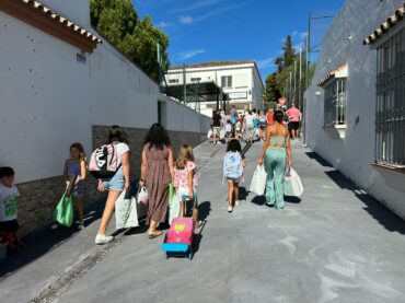 <strong>Vuelta al cole en Casares, más de 560 alumnos han comenzado esta mañana el curso 2023-2024</strong>