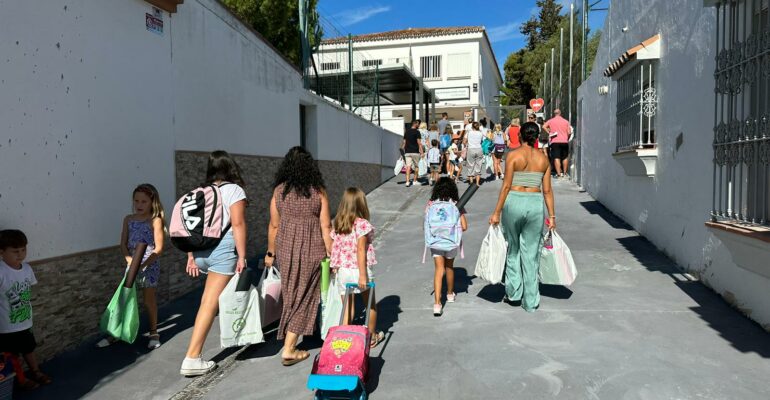 <strong>Vuelta al cole en Casares, más de 560 alumnos han comenzado esta mañana el curso 2023-2024</strong>