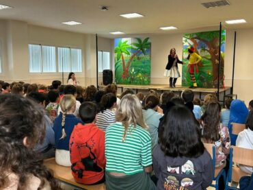 Una campaña impulsa en Casares el uso de juguetes no sexistas y no violentos