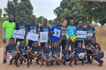 La asociación  casareña Mol Beh Taa visita las obras de la futura escuela Blas Infante en Gambia