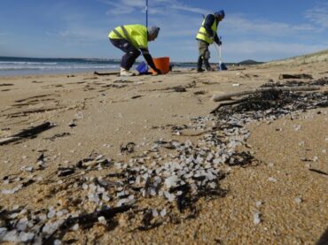 Tierra | Pellets en la costa gallega