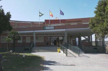 Alumnos de secundaria inauguran nuevo curso a la espera del demandado segundo instituto en Manilva