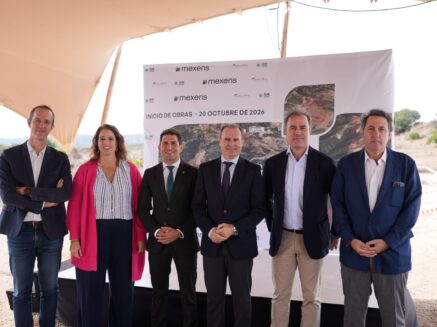 Casares pone la primera piedra de su nuevo parque fotovoltaico